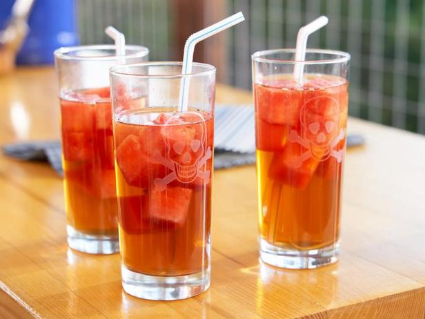 Wie man Rebujito mit Wassermelone zubereitet