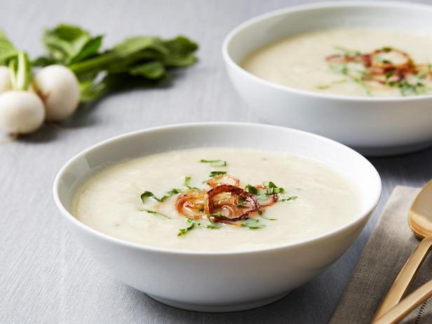 Rezept für Kartoffelsuppe mit Steckrüben und Knoblauch