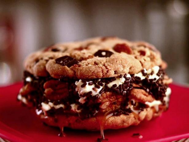 So macht man ein Turtle-Cookie-Eiscreme-Sandwich