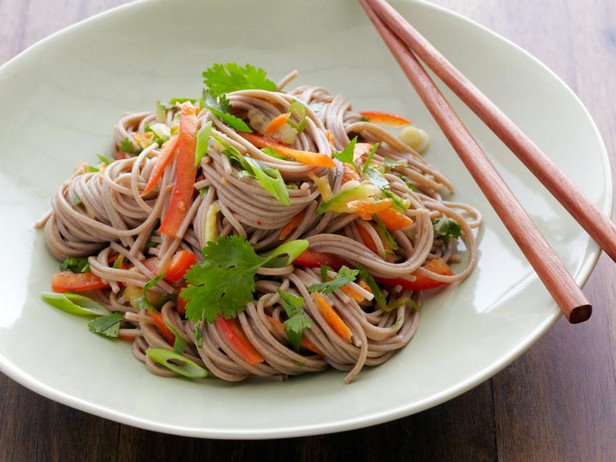 Buchweizennudelsalat