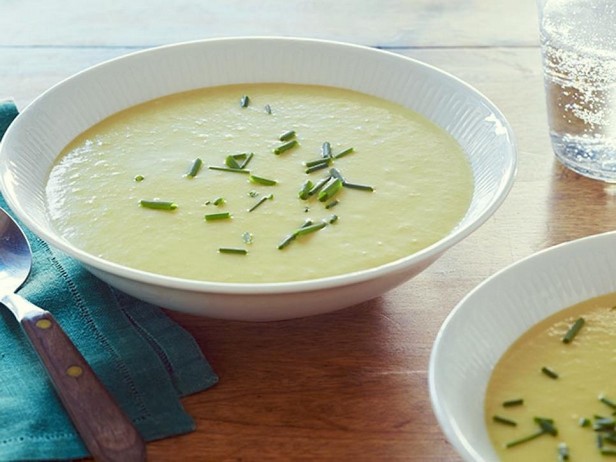 شوربة الكراث الكريمية مع البطاطس