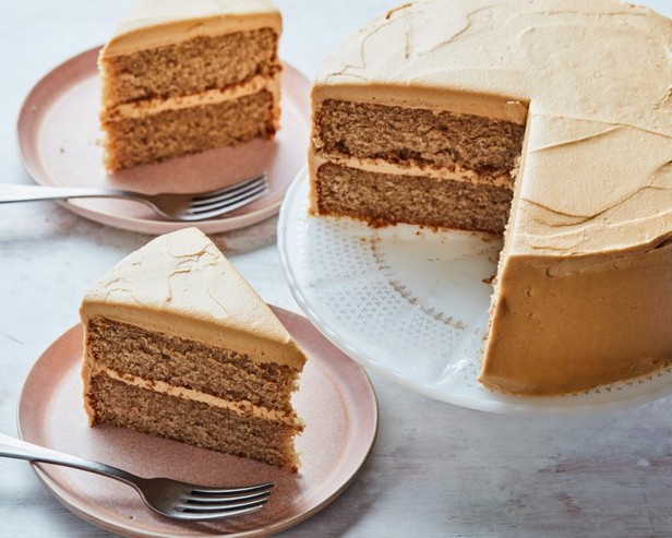 Kuchen mit Graham-Cracker-Geschmack und Erdnussbutterglasur