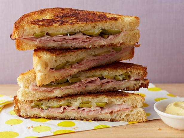 Schinken- und Schweizer Käse-Sandwiches