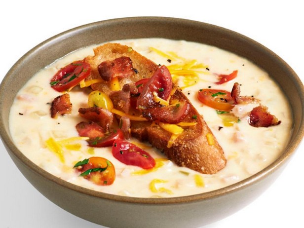 Cremige Suppe mit Pute und Schinken