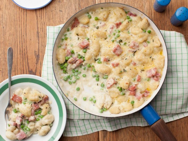 Gnocchi-Auflauf mit Schinken und Erbsen