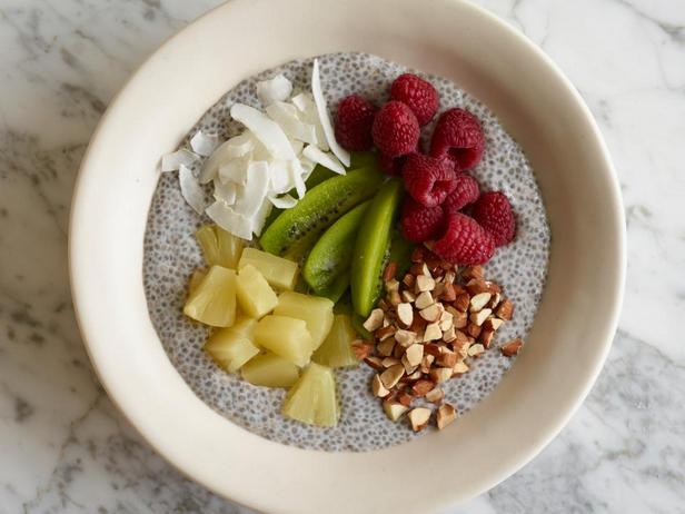 So bereiten Sie Kokos-Chia-Pudding zum Frühstück zu