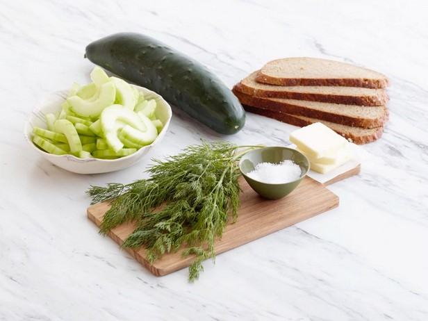 Glasierte Gurke mit Dill