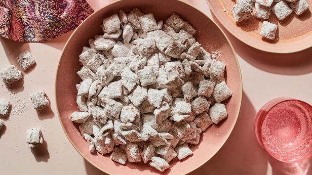 So wird's gemacht – Knuspriger Schokoladen-Erdnussbutter-Snack