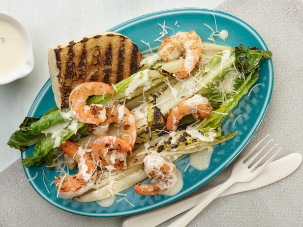 Gegrillter Caesar-Salat mit Garnelen