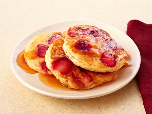 Rezept für Erdbeerpfannkuchen mit hausgemachtem Sirup
