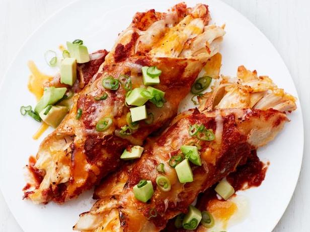 Wie man Hähnchen-Chipotle-Enchiladas zubereitet