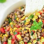 سلطة من نوعين من الفاصوليا