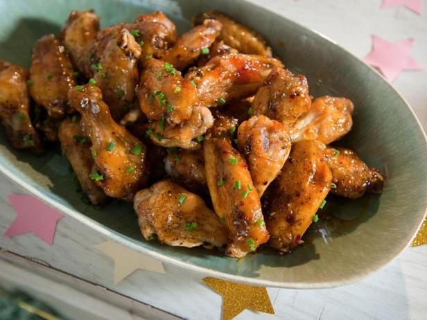 So bereiten Sie Hähnchenflügel mit süßer Chili-Knoblauch-Sauce zu