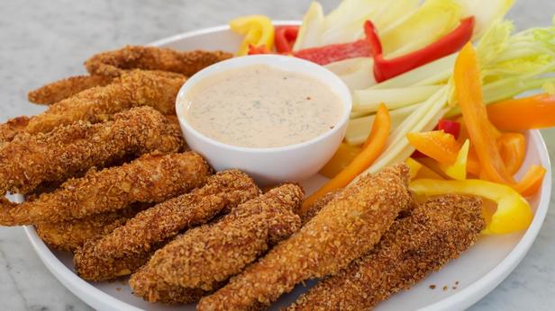 Zubereitung - Knusprige panierte Hähnchenstreifen mit Sriracha-Ranch-Dip