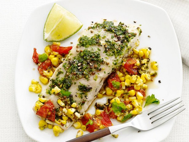 Fisch in Folie mit Maisrelish