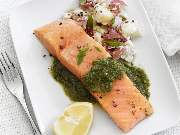 Lachs mit Pesto und Kartoffeln
