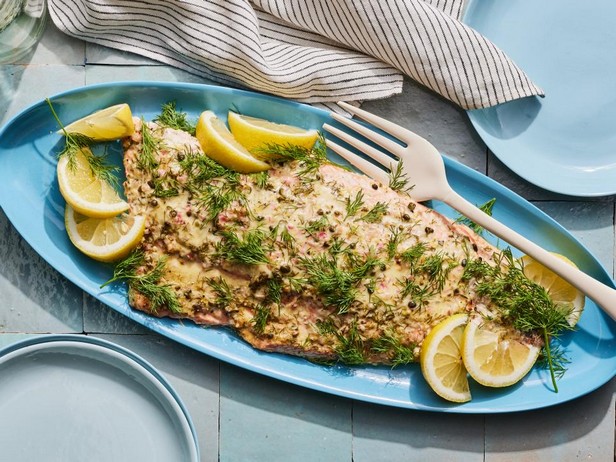 Geräucherter Lachs mit Kapern und Dill vom Pelletgrill