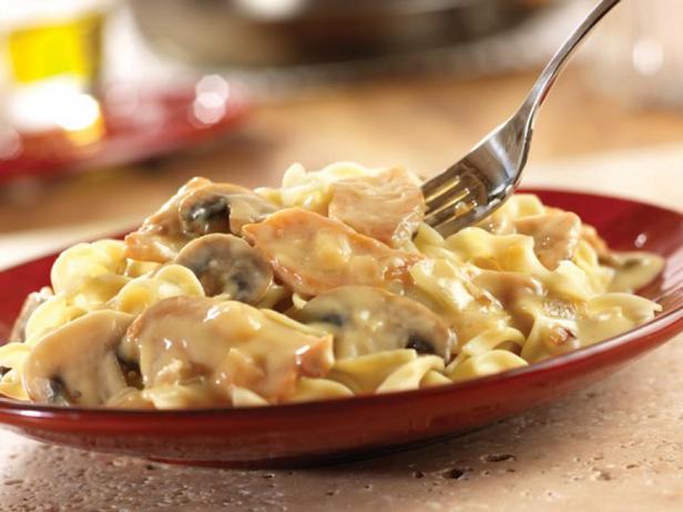 Wie man Hähnchen Stroganoff zubereitet
