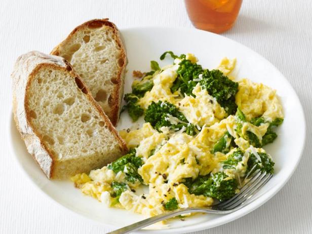 Zubereitung - Rührei mit Brokkoli und Ricotta