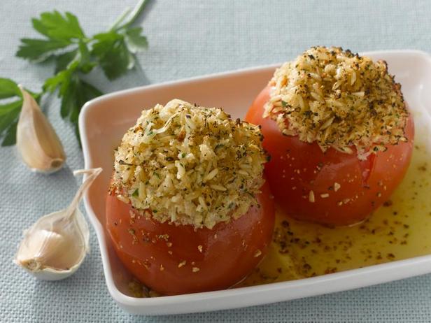 طريقة تحضير الطماطم المحشوة بالأرز البني والجبن المكسيكي