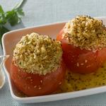 طماطم محشوة بالأرز البني والجبن المكسيكي