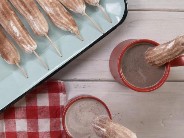 Wie man Marshmallow-Churros zubereitet