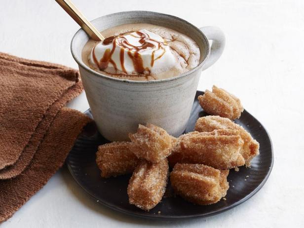 Come preparare - Mini churros e cioccolata calda con dulce de leche