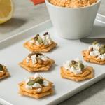 Vorspeise aus Süßkartoffel- und Ziegenkäse-Hummus