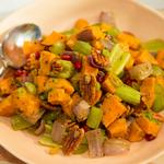 سلطة البطاطا الحلوة والجوز البقان