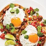 Tostadas mit Chorizo ​​und Spiegeleiern