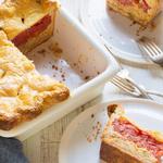 Geschlossener Kuchen mit Sommertomaten
