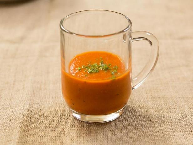 Wie man Tomatensuppe zubereitet