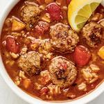 شوربة طماطم حارة مع كرات اللحم
