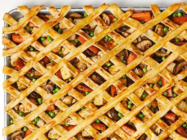 So bereiten Sie einen Gemüseauflauf vom Blech zu