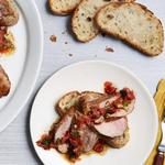 Schweinefiletsteaks mit gebackenem Tomatenrelish