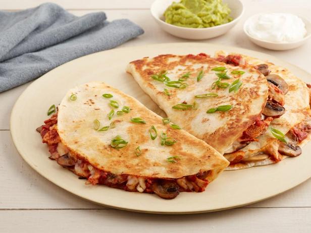 Zubereitung - Quesadilla mit geschmortem Hähnchen, Champignons und Mozzarella