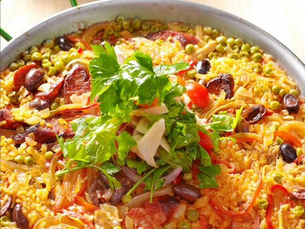 Paella kana ja chorizo ​​vorstidega