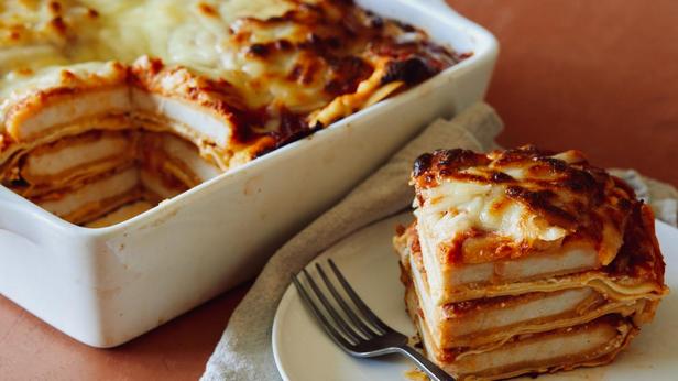 Wie man Hähnchen-Parmesan-Lasagne zubereitet