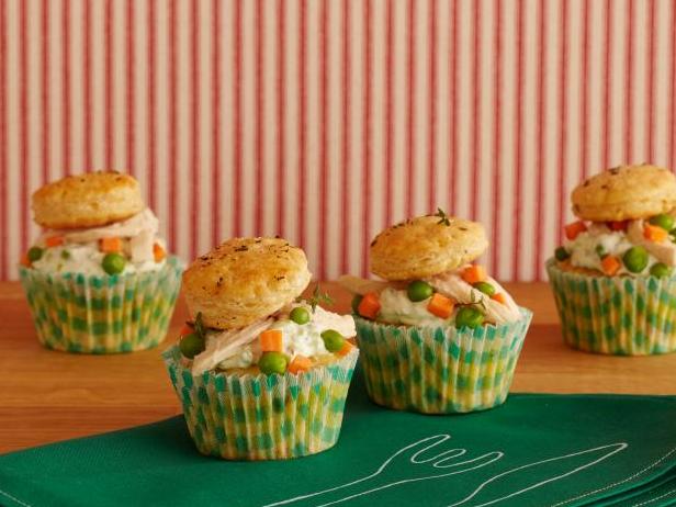 Wie man Hühnerpasteten-Cupcakes zubereitet
