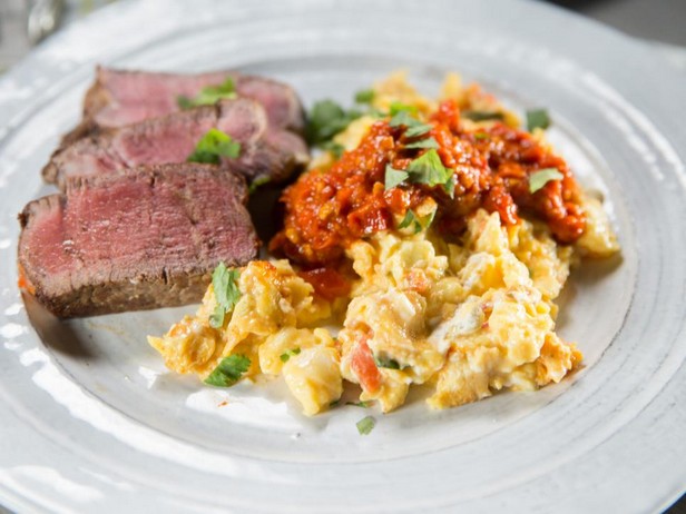 Steak mit Rührei