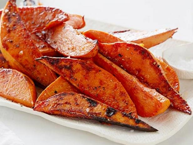 So macht man gebackene Süßkartoffel-"Pommes"