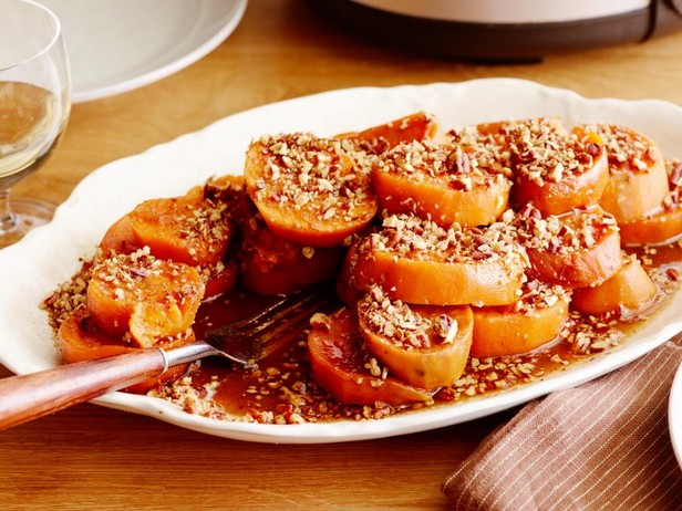 بطاطا حلوة متبلة مع المكسرات مطهوة ببطء