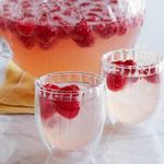Rosa Sangria mit Himbeeren