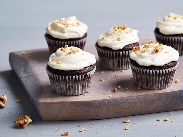 Rezept für Schokoladen-Cupcakes mit Frischkäse-Frosting