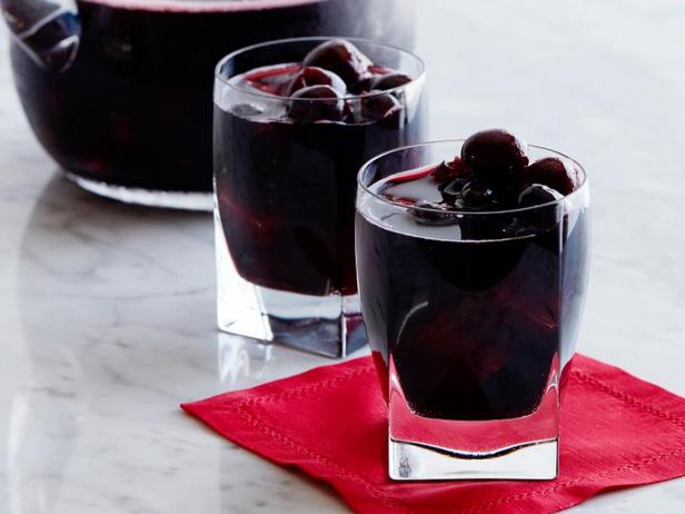 Wie man Schokoladen-Kirsch-Sangria zubereitet