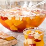 Apfelsangria mit Himbeeren