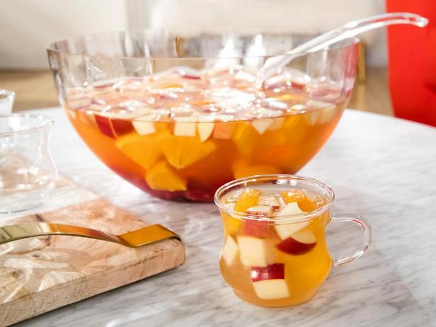Wie man Apfel-Himbeer-Sangria zubereitet