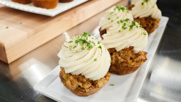 Wie man glutenfreie Spinatmuffins zubereitet