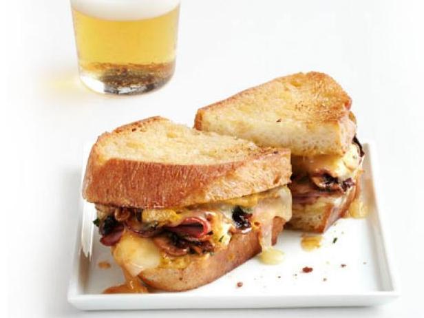 Zubereitung - Warme Sandwiches mit Schinken, Käse und Champignons
