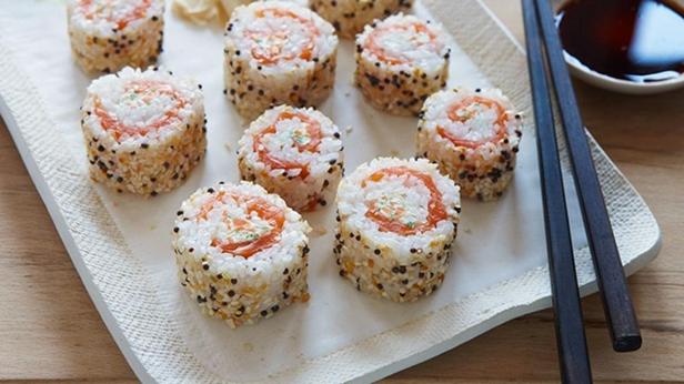 Zubereitung - Räucherlachsröllchen mit Mohn-Sesam-Topping